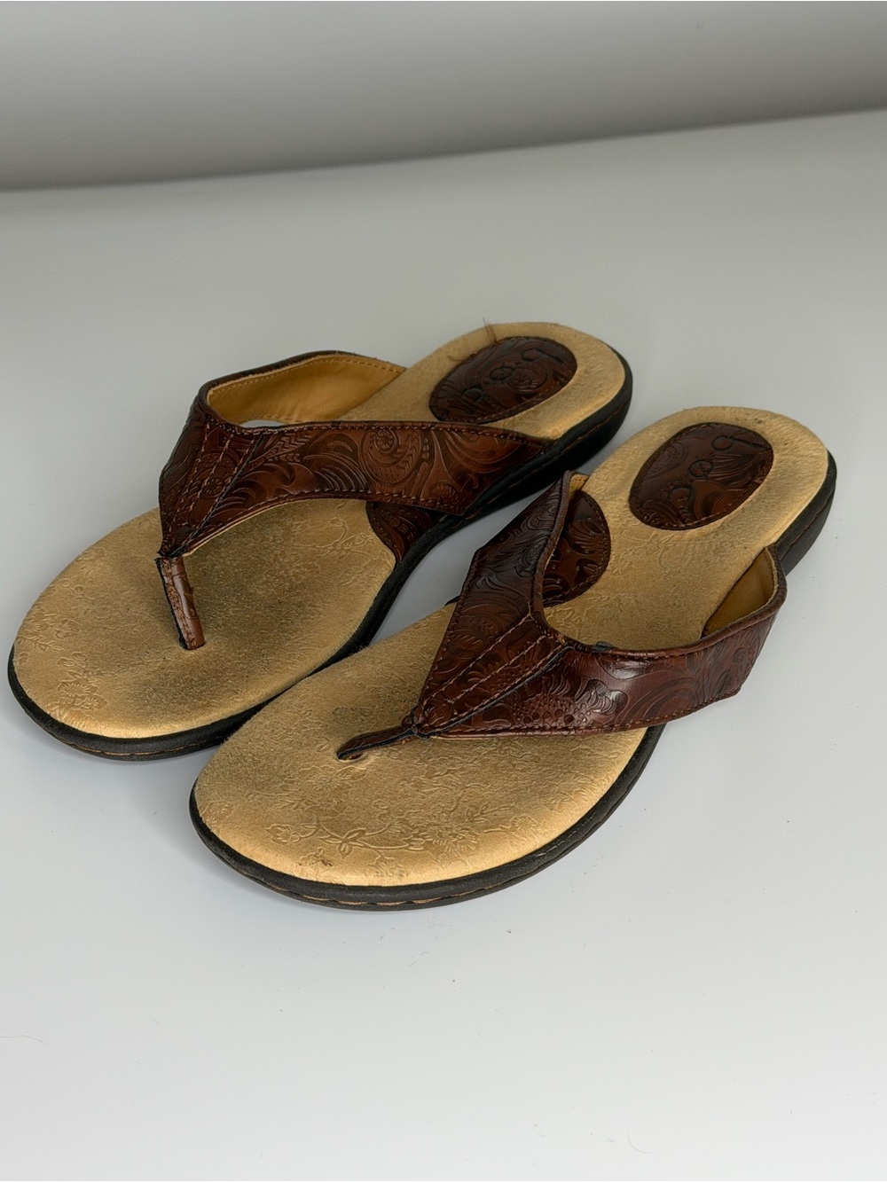 BOC Womans Zita Floral Embossed Brown flip flops sandals Size 8M